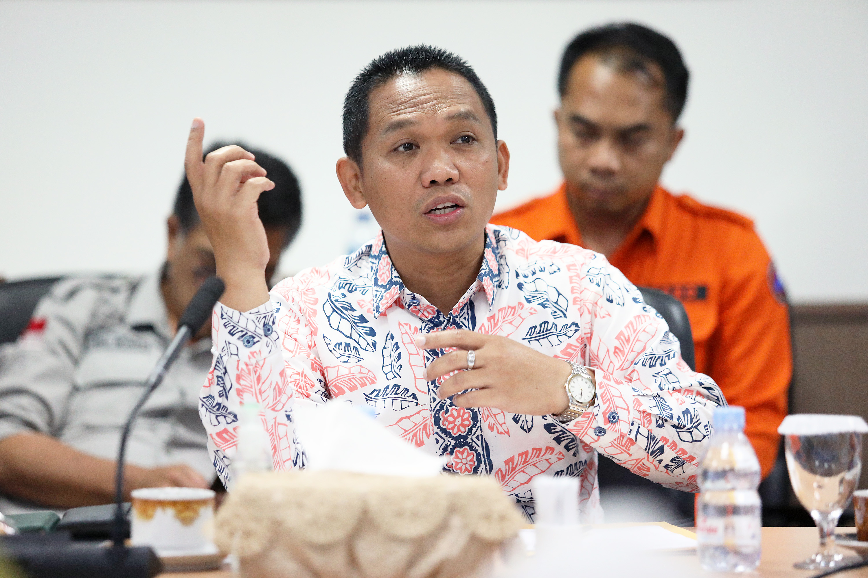 Bupati Lumajang Thoriqul Haq menyampaikan paparan terkait perkembangan penanganan darurat bencana tanah longsor dan banjir lahar dingin gunungapi Semeru kepada BNPB di Gedung Graha BNPB, Jakarta Timur, Selasa (11/7).